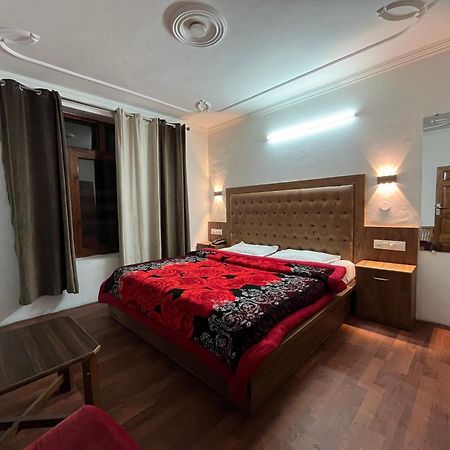 Hotel Premier Mall Road Manali 外观 照片