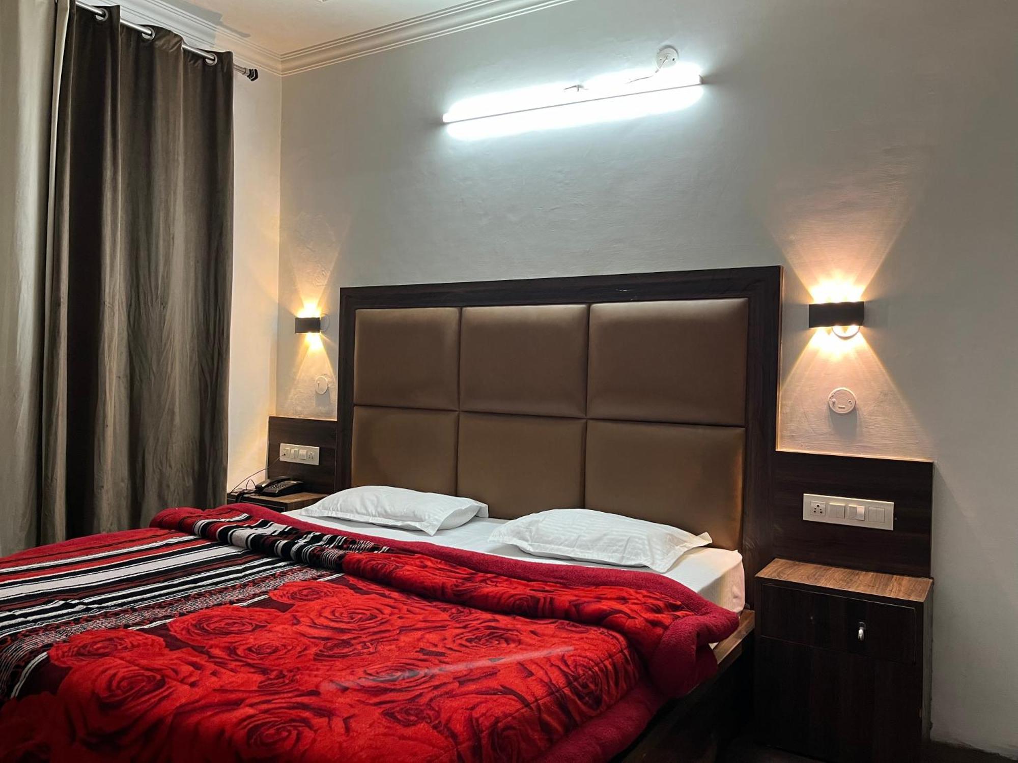 Hotel Premier Mall Road Manali 外观 照片