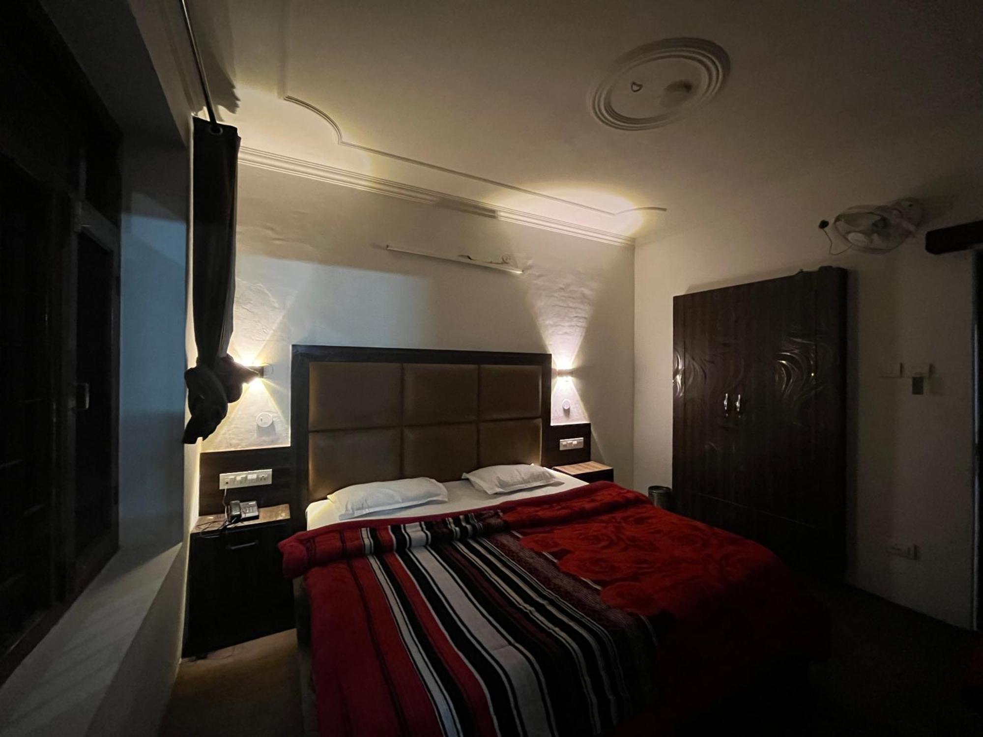 Hotel Premier Mall Road Manali 外观 照片