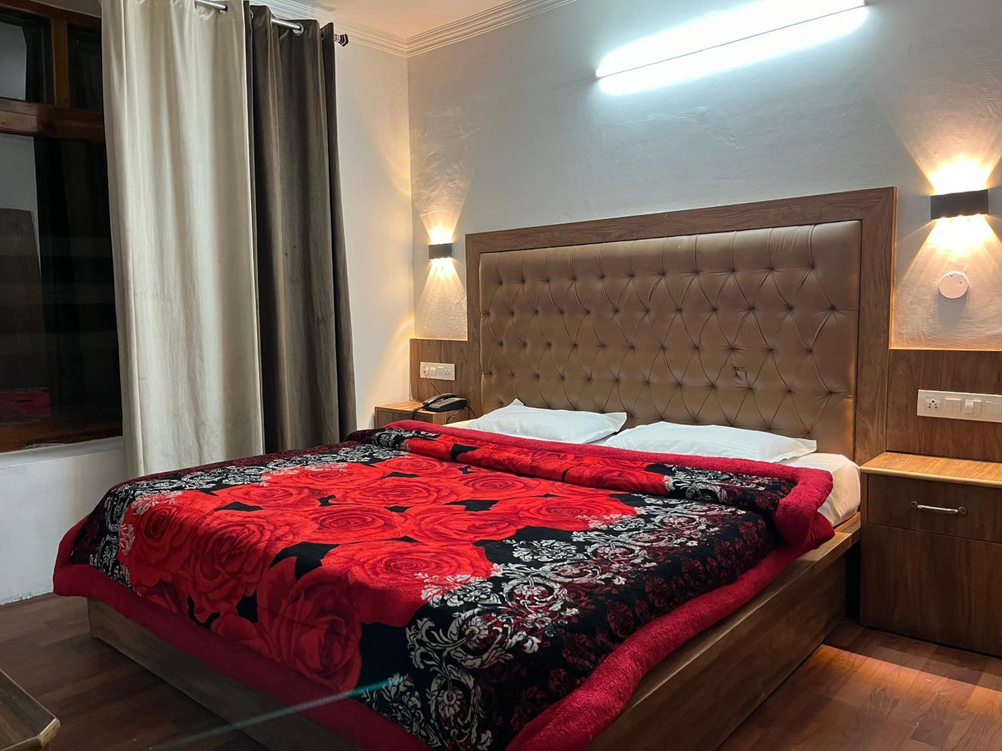 Hotel Premier Mall Road Manali 外观 照片