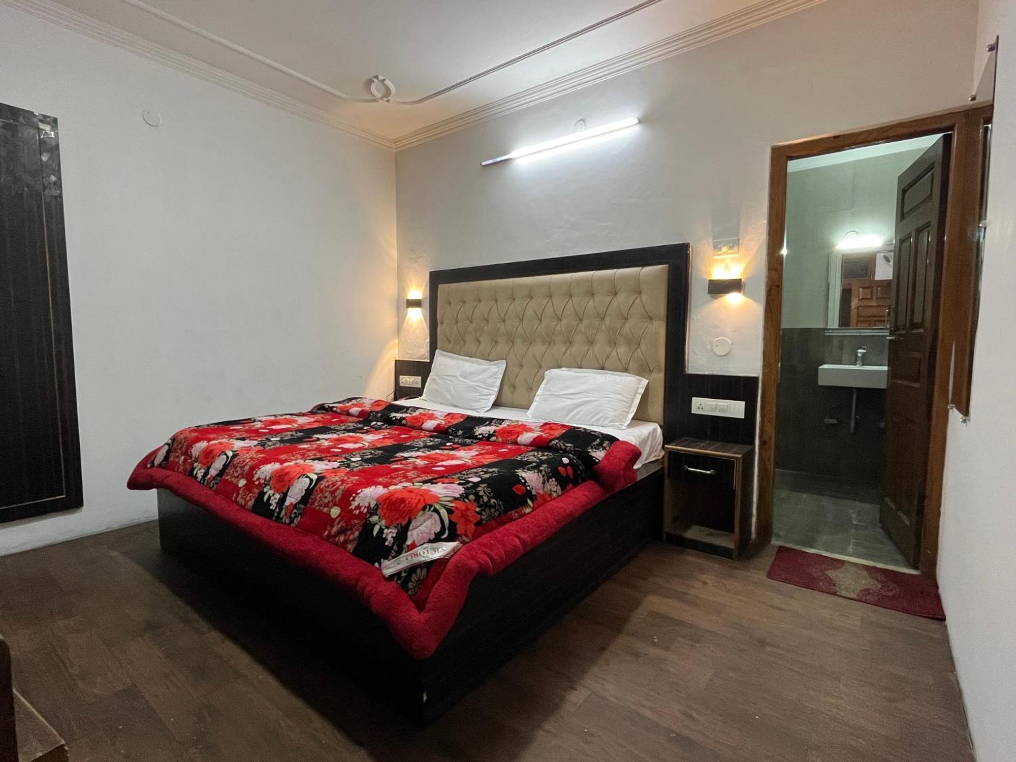 Hotel Premier Mall Road Manali 外观 照片