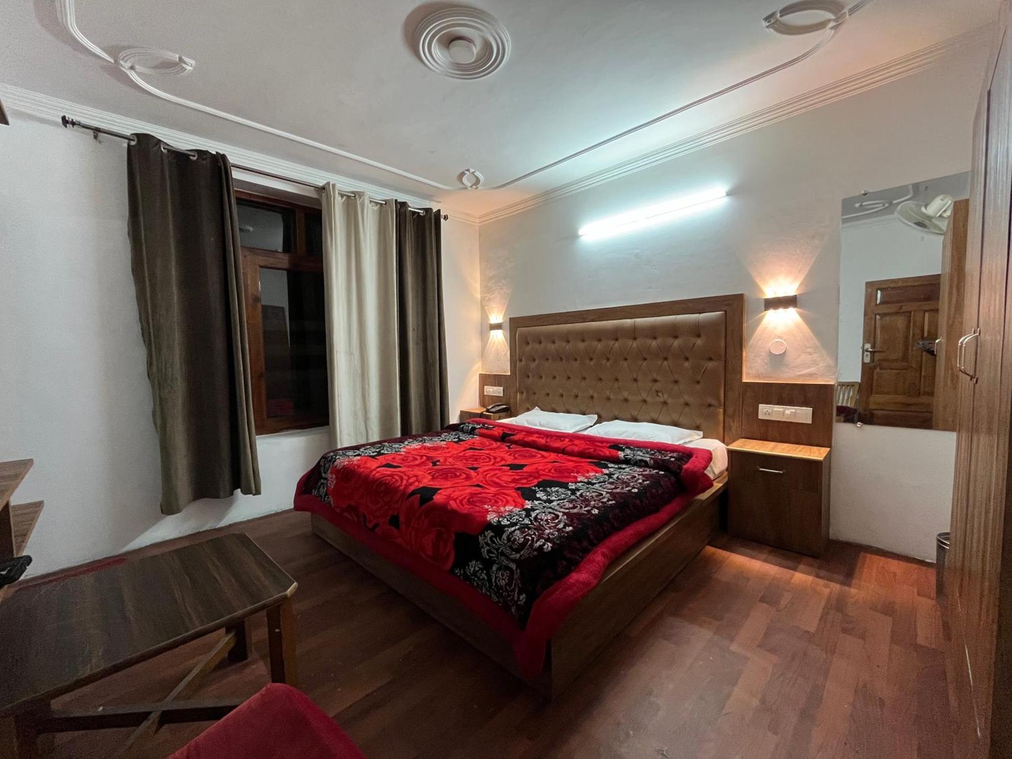 Hotel Premier Mall Road Manali 外观 照片