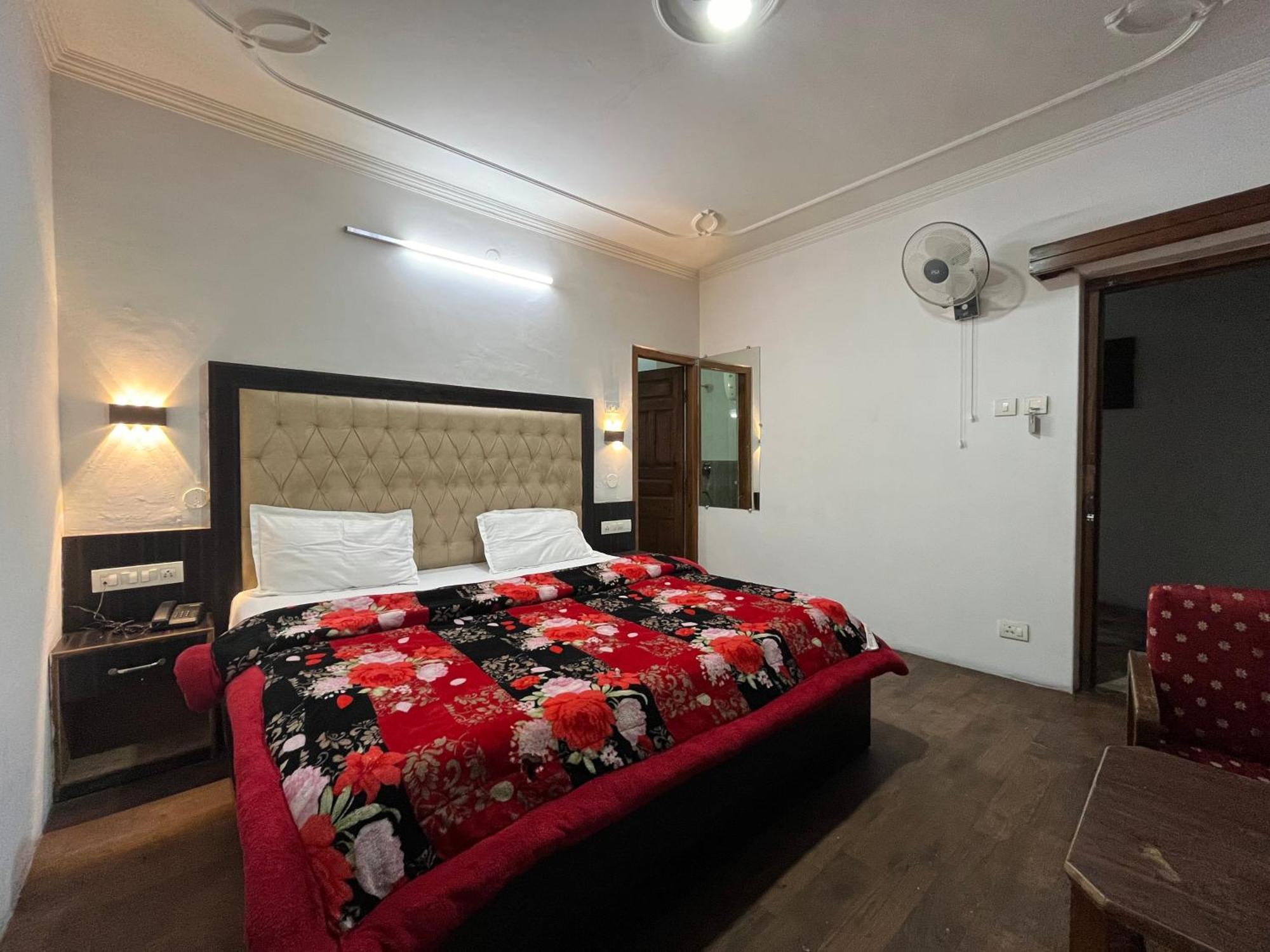 Hotel Premier Mall Road Manali 外观 照片