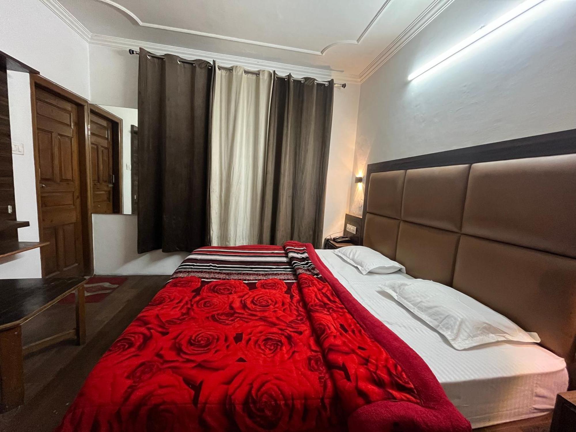Hotel Premier Mall Road Manali 外观 照片