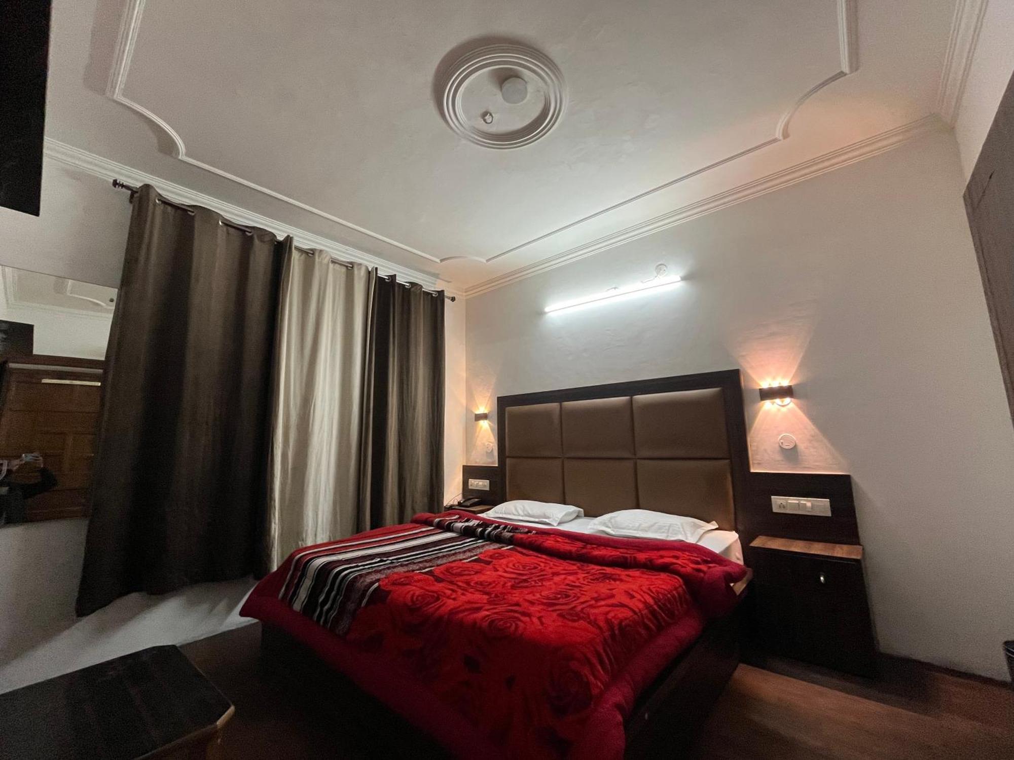 Hotel Premier Mall Road Manali 外观 照片