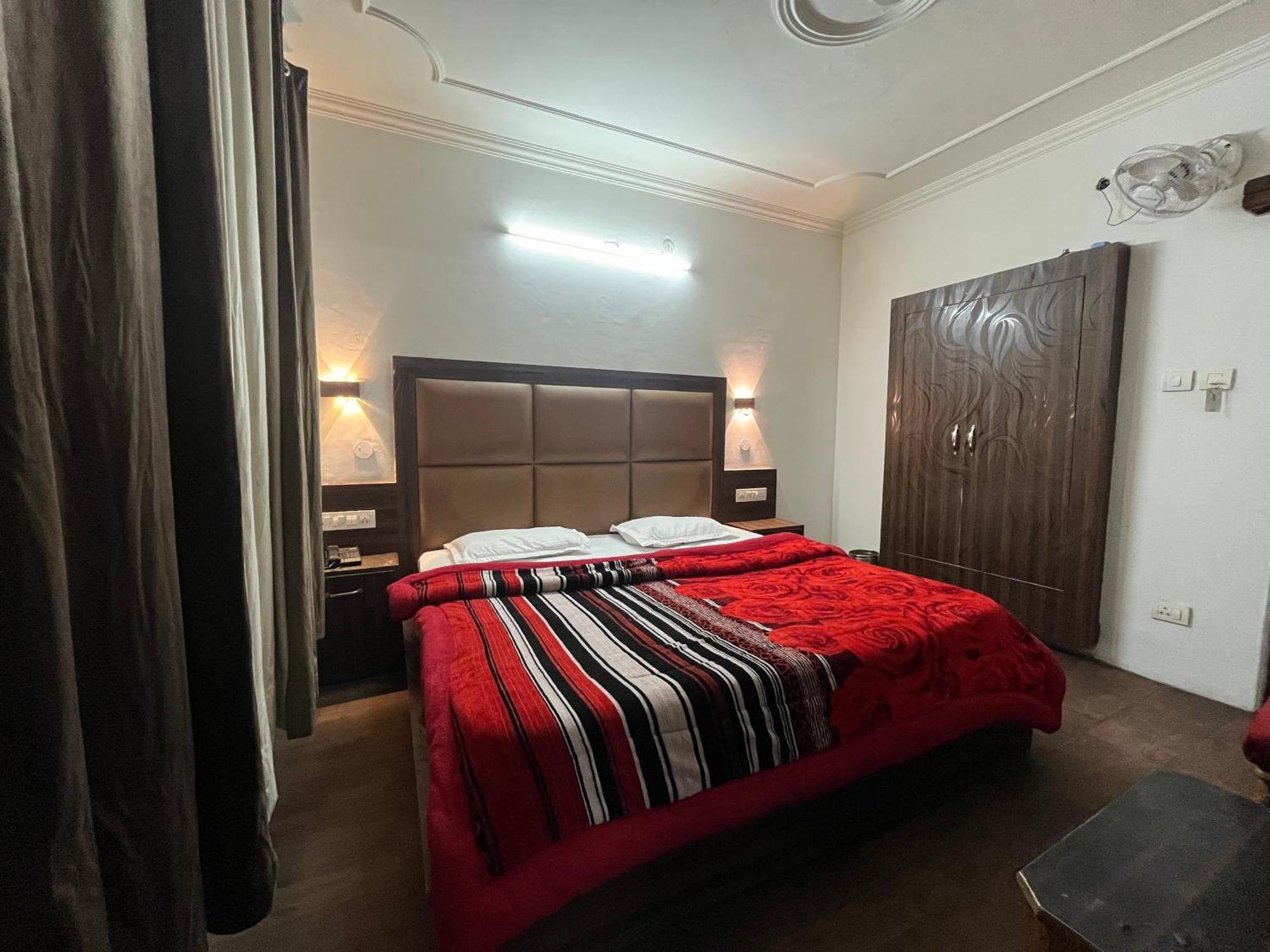 Hotel Premier Mall Road Manali 外观 照片