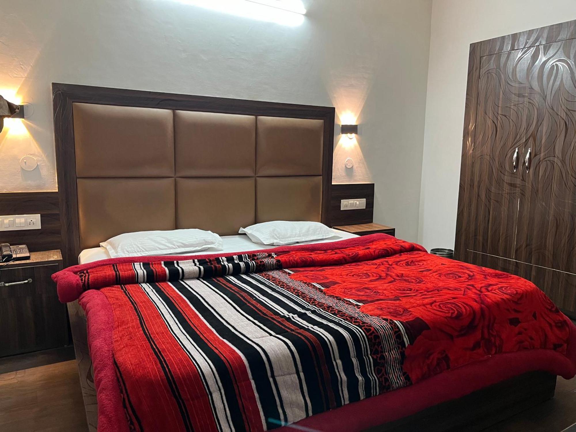 Hotel Premier Mall Road Manali 外观 照片