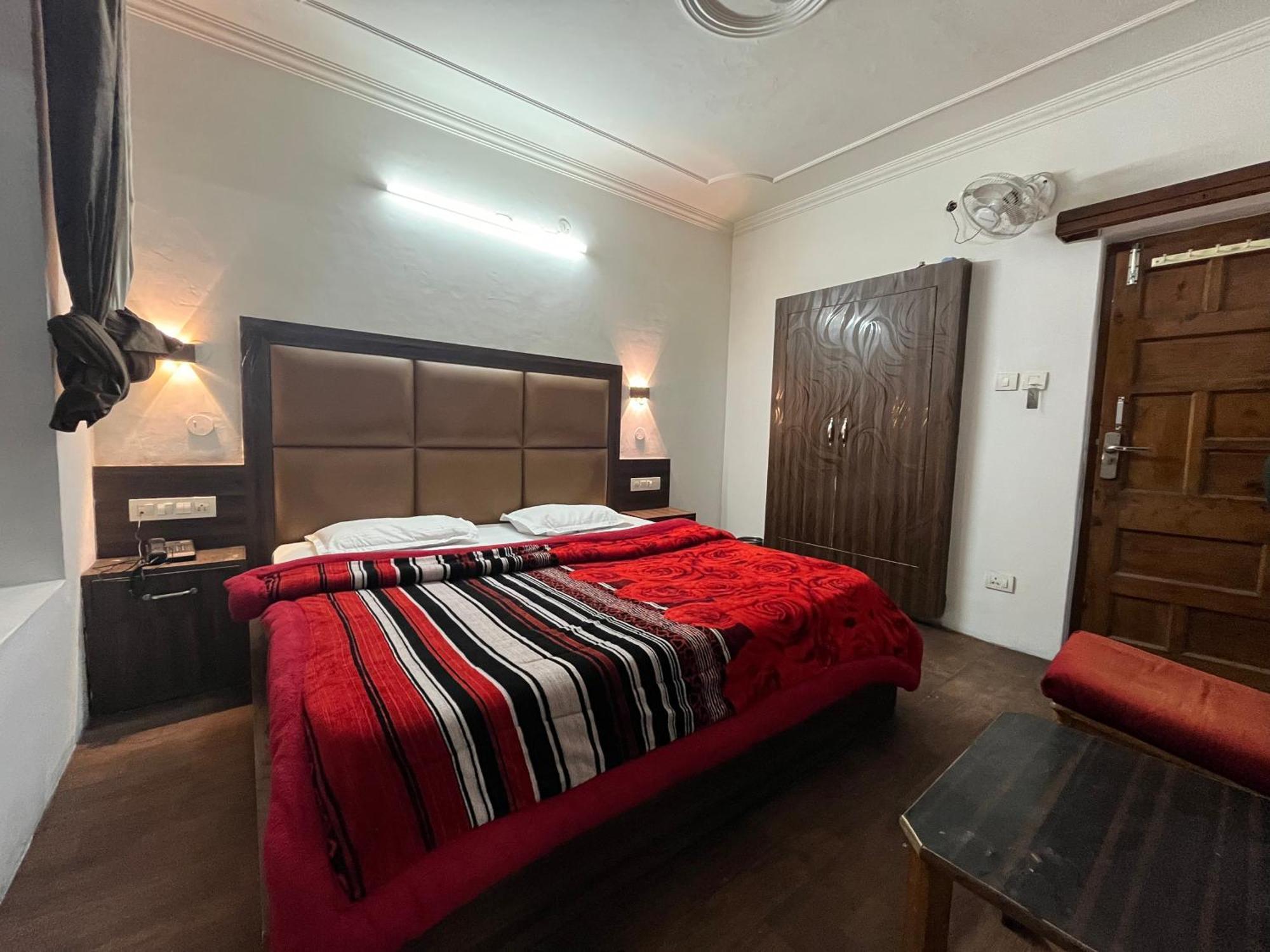 Hotel Premier Mall Road Manali 外观 照片